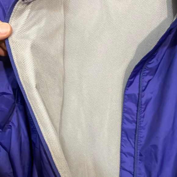 Cabela's women’s purple rain coat with storable hood  2XL - Picture 6 of 11